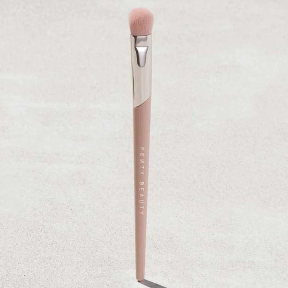 Fenty Beauty Plush Eyeshadow Brush 240